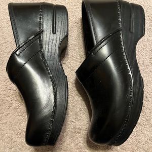 Dansko Black platform slip on shoes in 40 wide